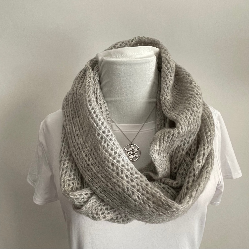 Abercrombie & Fitch Wool Blend Infinity Soft Grey Cozy Scarf Handknit Look